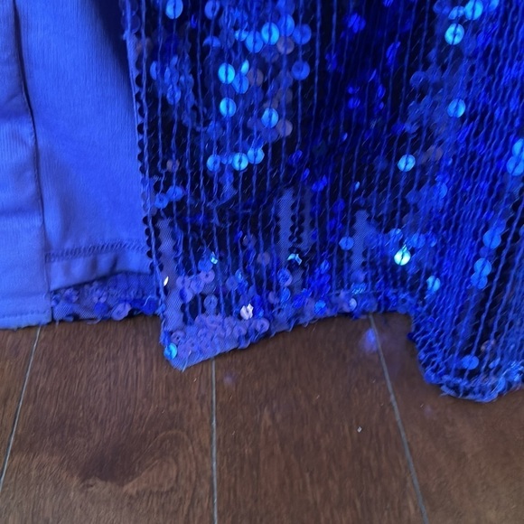 Mac Duggal One-Shoulder Sequin Column Gown size 4. - Picture 15 of 17